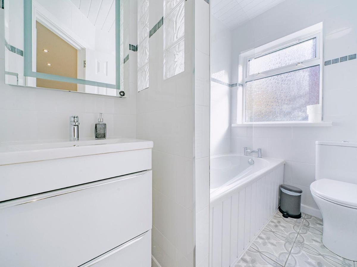 Pass The Keys - Bright & Airy 2Br 2Bath Apt In Perfect Location Белфаст Екстериор снимка